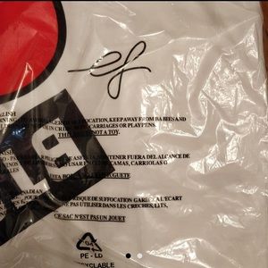 BTS BT21 X ASSC TATA TEE V HEART